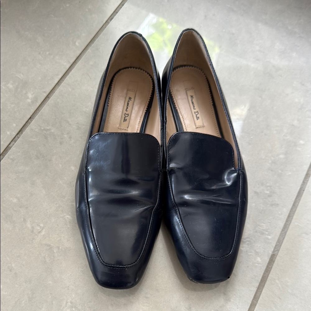 Woman's Black Leather Loafers